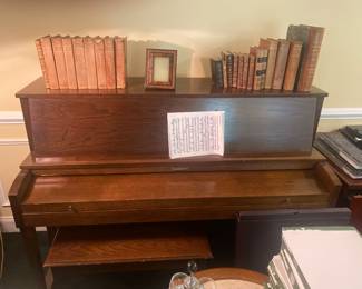 SOLID OAK BALWIN UPRIGHT PIANO