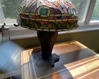 LEADED GLASS TABLE LAMP.