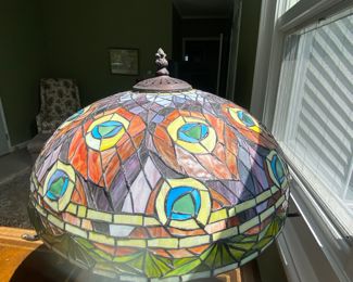 LEADED GLASS TABLE LAMP.