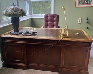 SLIGH EXECUTIVE DESK