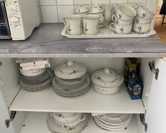 VILLEROY AND BOCH  "LUXEMBOURG" CHINA