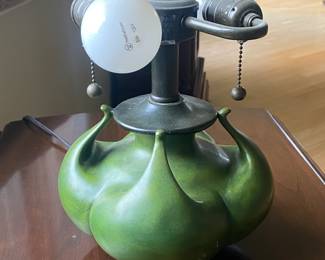 QUOIZEL LEADED GLASS LAMP