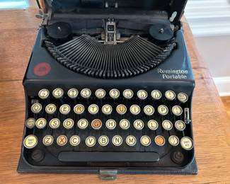 Antique 1920s Remington Portable model 1 typewriter