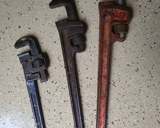 Pipe wrenches 