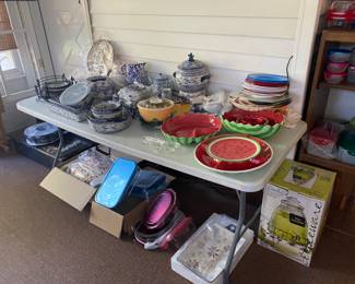 Kitchen serving dishes and other pieces 