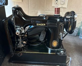 Singer Featherweight Sewing Machine 
