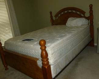 Nice Queen Size Bed & Excellent Serta Mattress Set