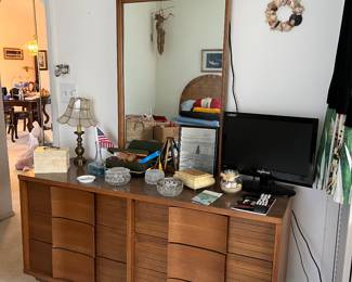 Vintage dressers and ewe have the bed in garage