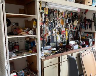 Loads of tool and all drawers and cabinets are full check back as we get organized 
