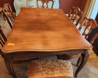 French Provincial Dining Table with 8 Chairs and 3 Leaves