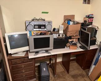 Assorted electronics 