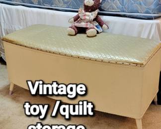 Vintage toy/quilt storage