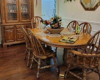 Beautiful dining rooms suit ~ Set a beautiful table for the upcoming holidays !