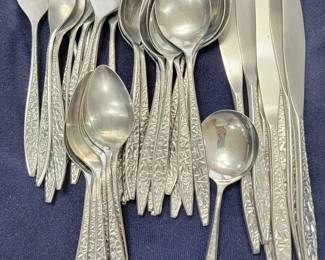 Beautiful flatware sets  are great for the upcoming holidays ! 