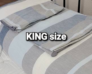 King Size Comforter w/Pillow Cases