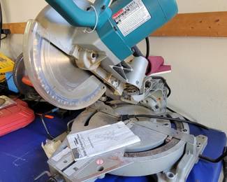 Makita Sliding Compound Drop Saw