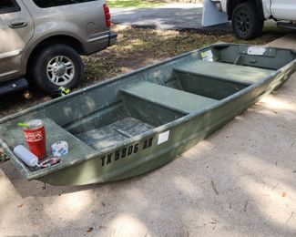 10' Alumicraft Boat