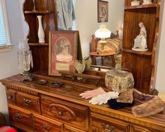 Dresser w/mirror