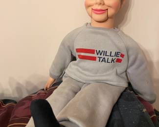 Willie Talk mannequin 