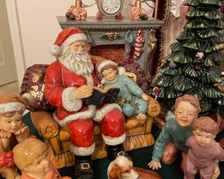 Santa reading figurine set