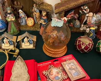  Nativity sets