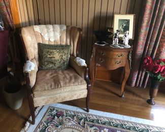 Sitting chair, table with drawers