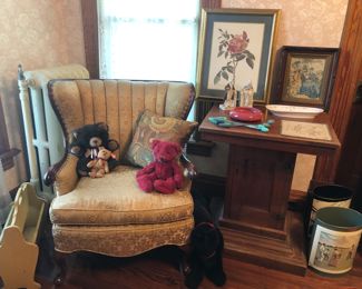 Sitting chair, oak pedestal, artwork