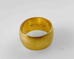 Fine 14K Yellow Gold Ring Size 5.5
