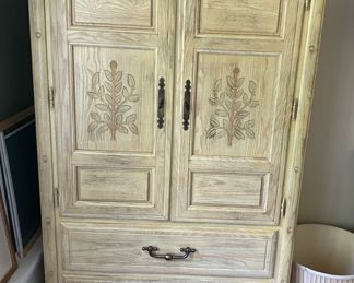 Stanley Armiore to King Size Bedroom set