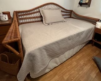 Wicker Daybed with Mattress and Bedding