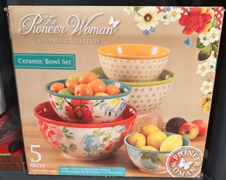 The Pioneer Woman Vintage Collection Ceramic Bowl Set