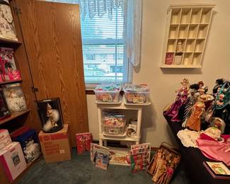 Bob Mackie "Gold" Barbie w/ Case & Box; Barbies; McDonald Barbie Toys; The Collectible Barbie Doll Book; Trading Cards Collectors Poster; Barbie Fashion Greeting Card; Barbie The Big Splash Little Golden Book; BArbie Bazaar Magazines; Barbie, Ken, Allen, Frannie Clothes; Barbie Heads and Wigs; Barbie Hangers; Barbie Shoes and Boots; Accessories