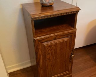 End Table, small night stand. Great condition.