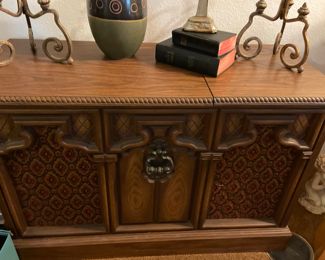 Stero/8 track/ AM-FM    Make Offer. Turns on   Volume not working 