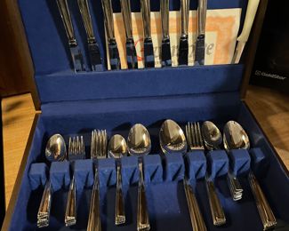 Stainless flatware 