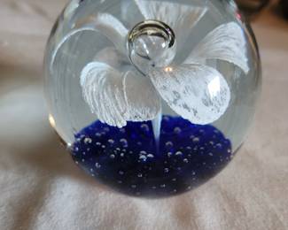 Dynasty Gallery Heirloom Cobalt Blue & White Sunburst Donut Paper Weight