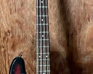 VINTAGE FENDER GUITAR