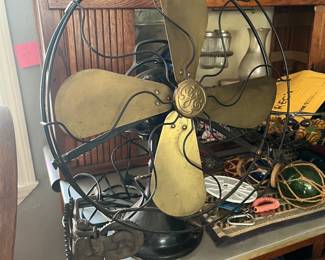 LARGE ANTIQUE GENERAL ELECTRIC BRASS BLADED ELECTRIC FAN