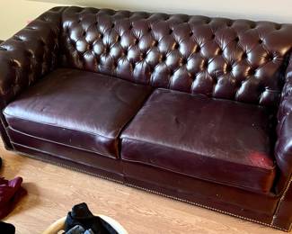 VINTAGE TUFTED LEATHER SOFA