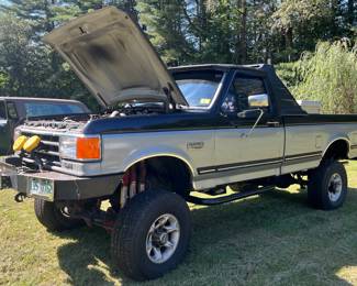 1991 FORD F350, V8 - 4.7 L ENGINE, 9500 LB WINCH / TOW CABLE, NEW BRAKE PADS, ROTORS & CALIPERS, NEW SHOCKS, NEW INTERIOR CARPET, NEW STEP BARS, NEW DIAMOND PLATE BED LINER, FRESHLY COATED UNDERSIDE, KC FOG LIGHTS, 8" LIFT AND MORE! GOOD RUNNING ORDER