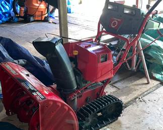 TROY BUILT STORM TRACKER SNOWBLOWER