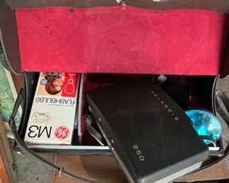 VINTAGE POLAROID 250 CAMERA IN CASE