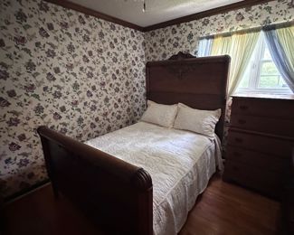 Antique full size bed - gorgeous and in great condition! 