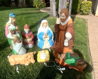 Vintage Blow Mold Christmas Nativity Set. Great Condition!