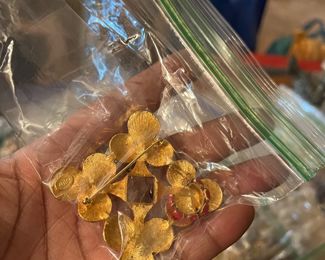 Vintage Brooches - Marvelous In McKinney Estate Sale www.contemporarycurrent.com