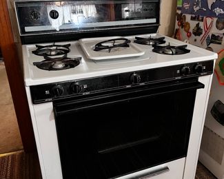Gas Stove - 4 eyes with griddle & broiler - Marvelous In McKinney Estate Sale www.contemporarycurrent.com