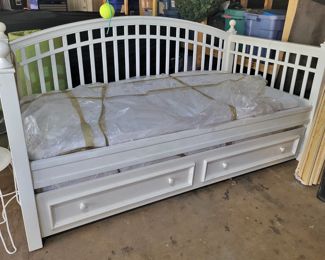 Day bed with trundle