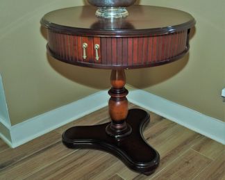 Drum pedestal table