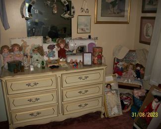 French Provincial Dresser w/mirror