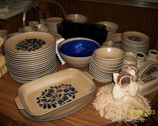 Pfaltzgraff Settings